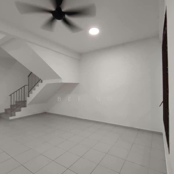 2-storey Terraced House for Sale in Taman Scientex Utama (Senai) - Bee Ng - Living Room - PropertyGuru.com.my