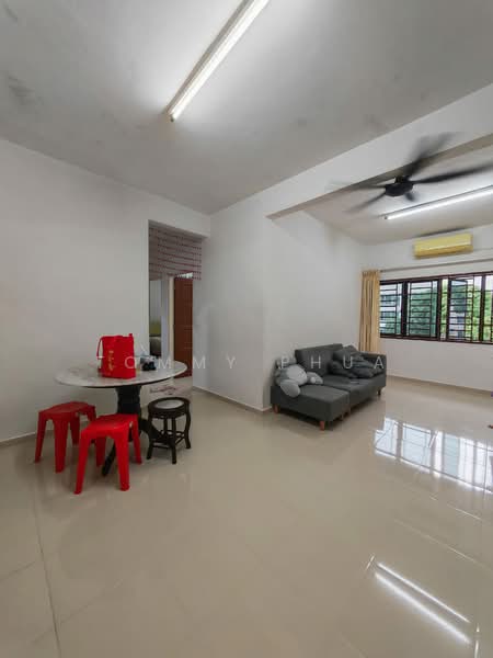 Rumah Flat untuk Disewa di Taman Gaya - Tommy Phua - Living Room - PropertyGuru.com.my
