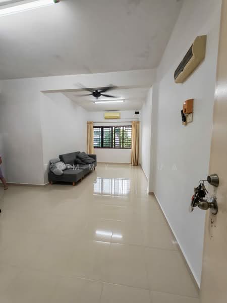 Rumah Flat untuk Disewa di Taman Gaya - Tommy Phua - Living Room - PropertyGuru.com.my