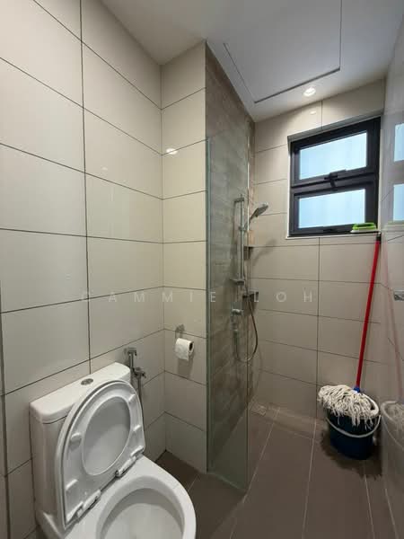 Servis Apartment untuk Disewa di Avara - Cammie Loh - Bathroom - PropertyGuru.com.my