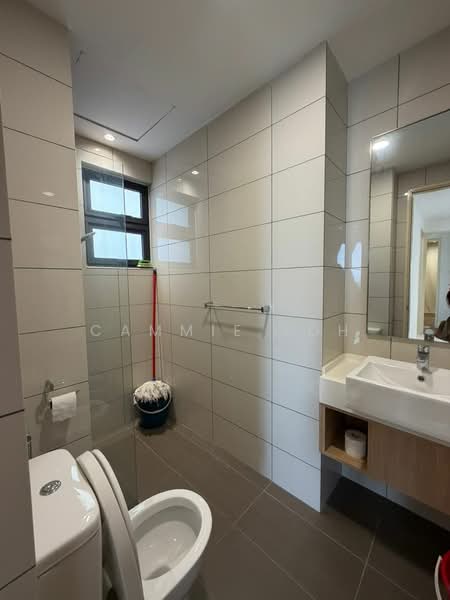 Servis Apartment untuk Disewa di Avara - Cammie Loh - Bathroom - PropertyGuru.com.my