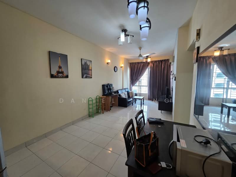 Servis Apartment untuk Dijual di E-Tiara - Daniel Tong - Living Room - PropertyGuru.com.my