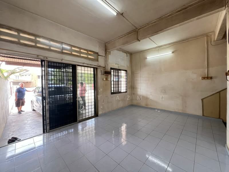 2-storey Terraced House for Sale in Taman Teluk Sisek (Kuantan) - Izzat Azman - Entrance - PropertyGuru.com.my