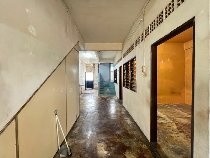 2-storey Terraced House for Sale in Taman Teluk Sisek (Kuantan) - Izzat Azman - Corridor - PropertyGuru.com.my