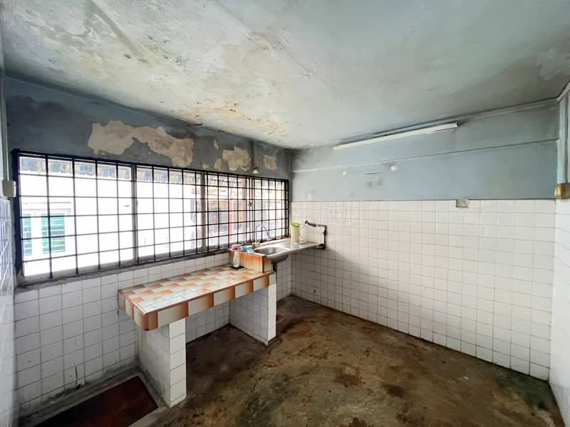 2-storey Terraced House for Sale in Taman Teluk Sisek (Kuantan) - Izzat Azman - Kitchen - PropertyGuru.com.my