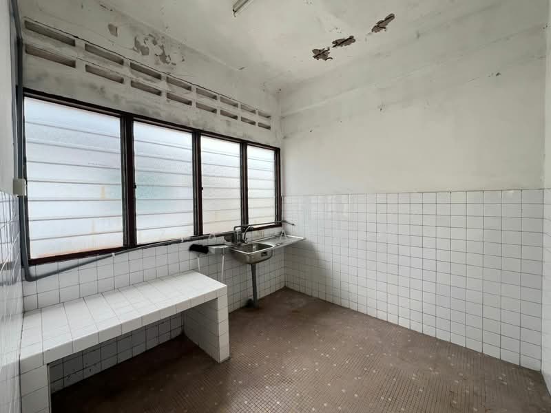 2-storey Terraced House for Sale in Taman Teluk Sisek (Kuantan) - Izzat Azman - Kitchen - PropertyGuru.com.my