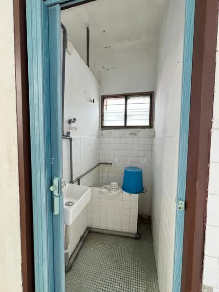 2-storey Terraced House for Sale in Taman Teluk Sisek (Kuantan) - Izzat Azman - Bathroom - PropertyGuru.com.my