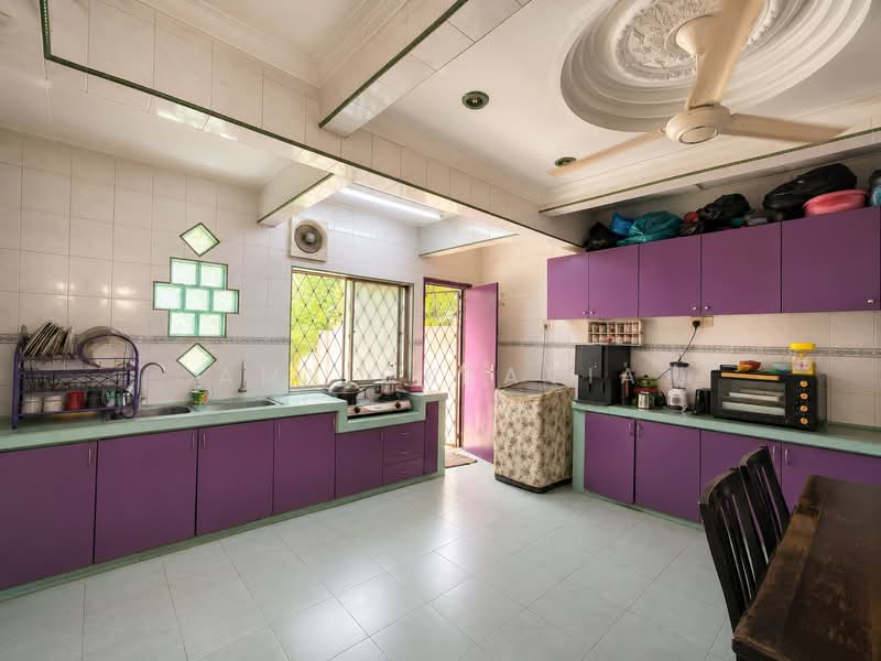 1-storey Terraced House for Sale in Bandar Kinrara Seksyen 5 (Bandar Kinrara) - Amy Oktavia - Kitchen - PropertyGuru.com.my