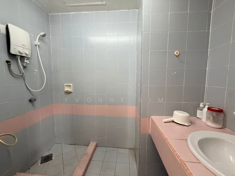 Kondominium untuk Dijual di Country Tower Condominium - Yvonne Lim - Bathroom - PropertyGuru.com.my