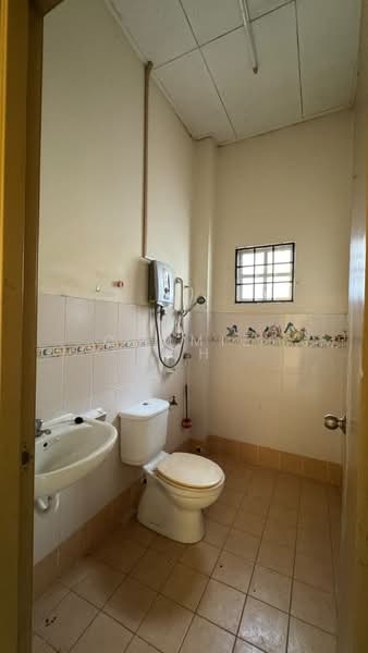 Semi-Detached House for Sale in Seremban 2 (Negeri Sembilan) - Cammie Loh - Bathroom - PropertyGuru.com.my