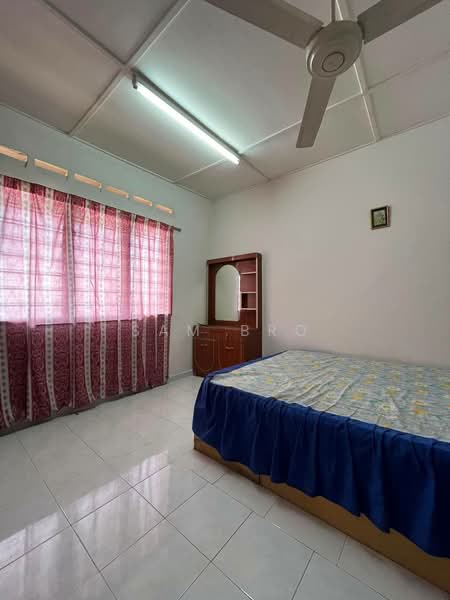 2-storey Terraced House for Sale in Taman Muhibbah (Kluang) - Sam Bro - Bedroom - PropertyGuru.com.my