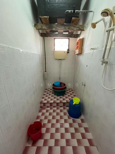 2-storey Terraced House for Sale in Taman Muhibbah (Kluang) - Sam Bro - Bathroom - PropertyGuru.com.my