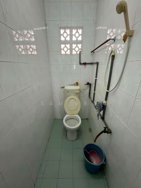 2-storey Terraced House for Sale in Taman Muhibbah (Kluang) - Sam Bro - Bathroom - PropertyGuru.com.my