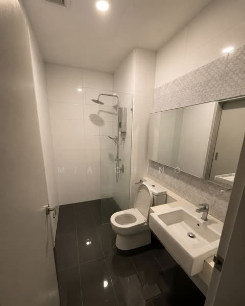 Servis Apartment untuk Disewa di Residential Suites @ HighPark - Mia Ching - Bathroom - PropertyGuru.com.my