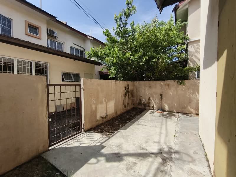 Rumah Teres untuk Disewa di Puchong (Selangor) - Fendi tan - Exterior - PropertyGuru.com.my