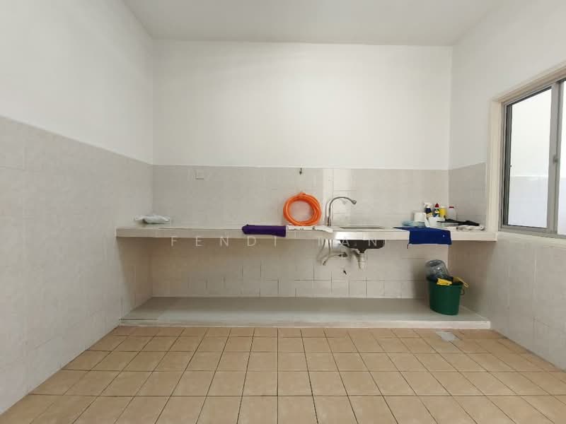 Rumah Teres untuk Disewa di Puchong (Selangor) - Fendi tan - Kitchen - PropertyGuru.com.my
