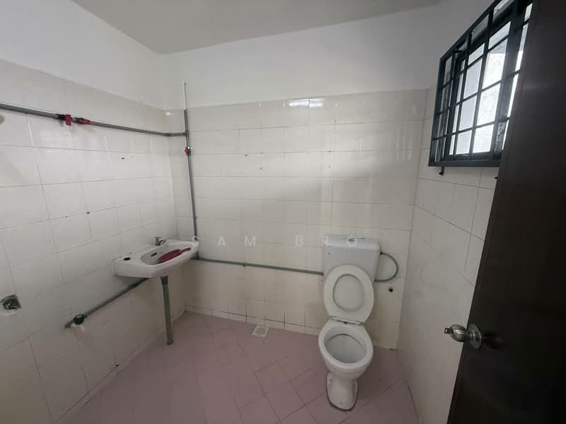 Rumah Teres 2 Tingkat untuk Dijual di Kluang (Johor) - Sam Bro - Bathroom - PropertyGuru.com.my