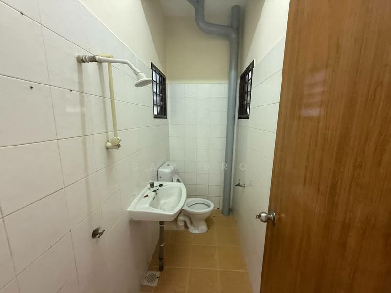 Rumah Teres 2 Tingkat untuk Dijual di Kluang (Johor) - Sam Bro - Bathroom - PropertyGuru.com.my