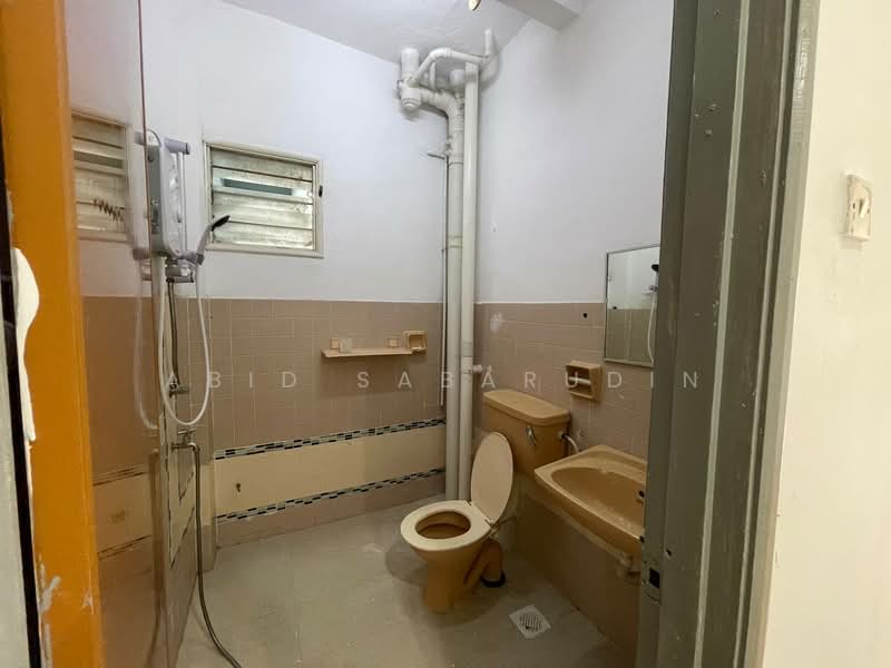 Apartment for Sale at Putri Apartment - Abid Sabarudin - Bathroom - PropertyGuru.com.my