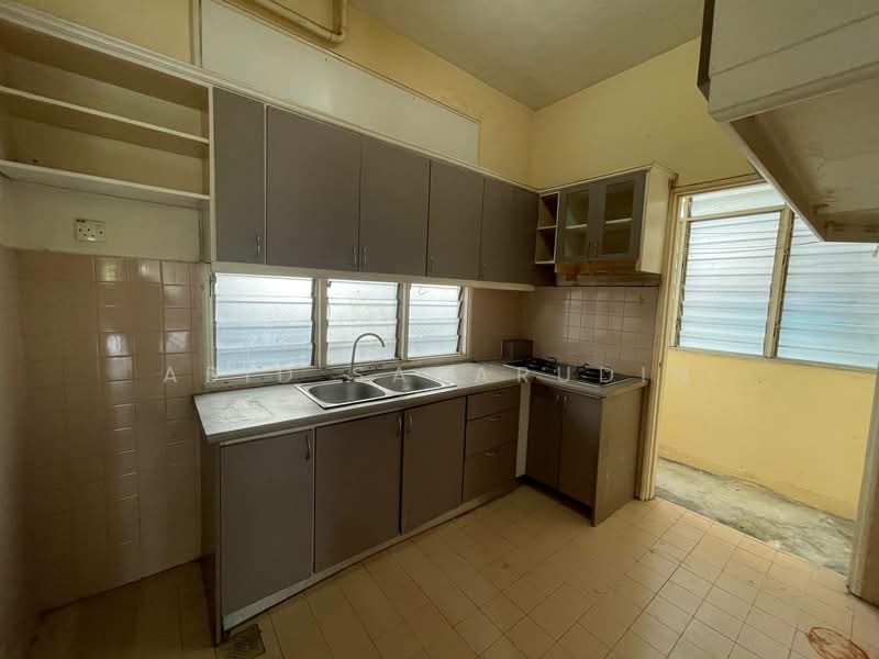 Apartment for Sale at Putri Apartment - Abid Sabarudin - Kitchen - PropertyGuru.com.my