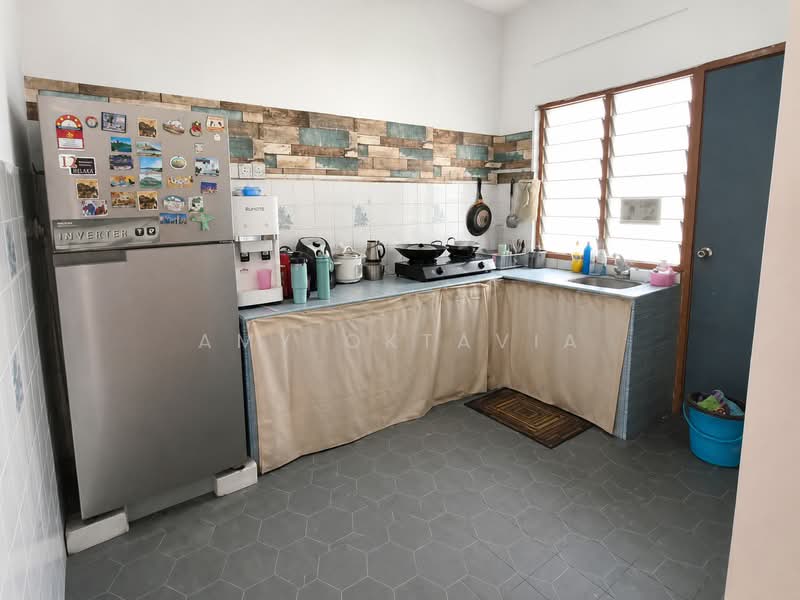 2-storey Terraced House for Sale in Usj 1 (Subang Jaya) - Amy Oktavia - Kitchen - PropertyGuru.com.my