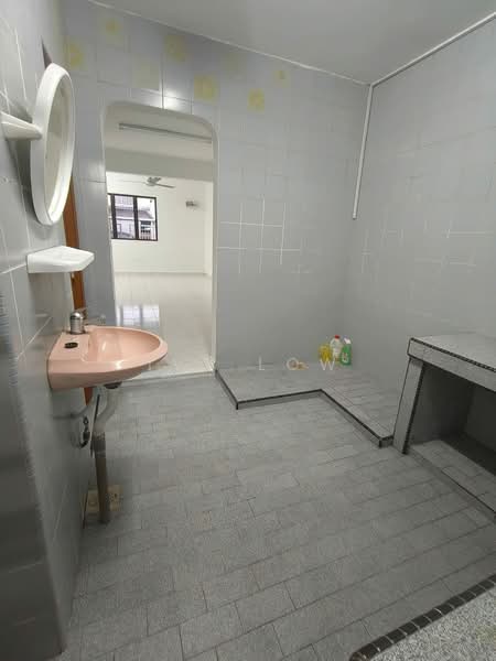 2-storey Terraced House for Sale in Taman Desa Cemerlang (Ulu Tiram) - Ivy Low - Bathroom - PropertyGuru.com.my