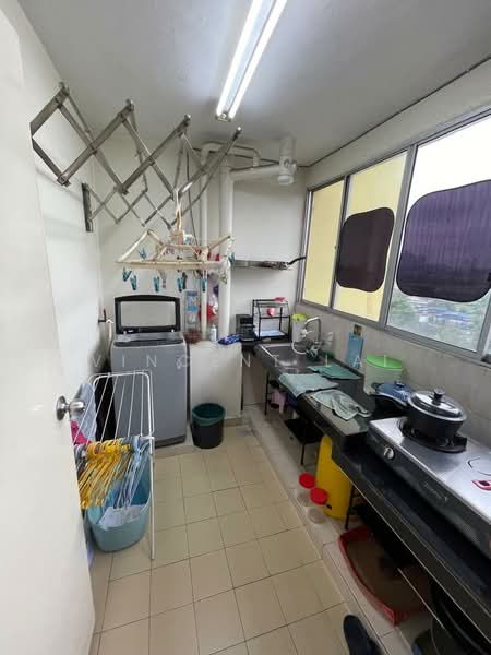 Kondominium untuk Disewa di Casa Prima Condominium - Vincent Lai - Kitchen - PropertyGuru.com.my