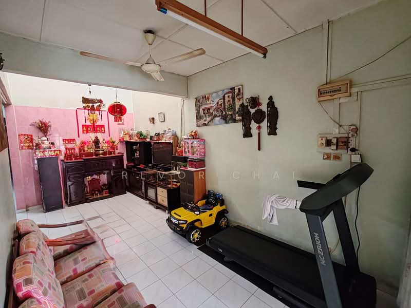 1-storey Terraced House for Sale in Taman Anggerik (Bentong) - Trevor Chai - Living Room - PropertyGuru.com.my