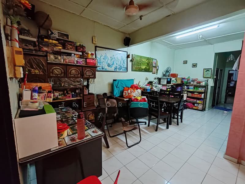 1-storey Terraced House for Sale in Taman Anggerik (Bentong) - Trevor Chai - Living Room - PropertyGuru.com.my