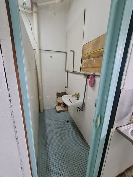 Shop for Rent in Taman Kolej (Bentong) - Trevor Chai - Bathroom - PropertyGuru.com.my