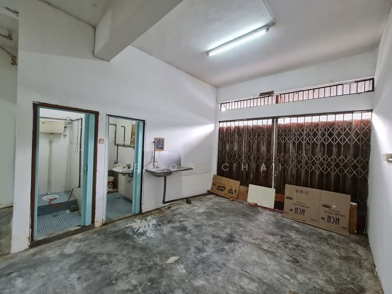 Shop for Rent in Taman Kolej (Bentong) - Trevor Chai - Bathroom - PropertyGuru.com.my