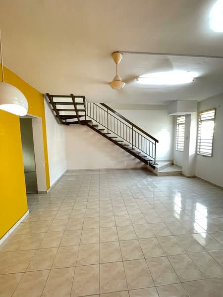 2-storey Terraced House for Sale in Bandar Saujana Putra (Tanjong Duabelas) - Vincent Lai - Living Room - PropertyGuru.com.my