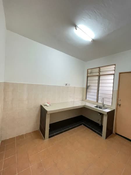 2-storey Terraced House for Sale in Bandar Saujana Putra (Tanjong Duabelas) - Vincent Lai - Kitchen - PropertyGuru.com.my