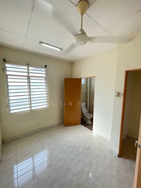 2-storey Terraced House for Sale in Bandar Saujana Putra (Tanjong Duabelas) - Vincent Lai - Bathroom - PropertyGuru.com.my