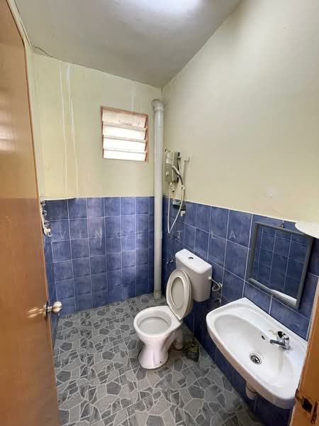 2-storey Terraced House for Sale in Bandar Saujana Putra (Tanjong Duabelas) - Vincent Lai - Bathroom - PropertyGuru.com.my