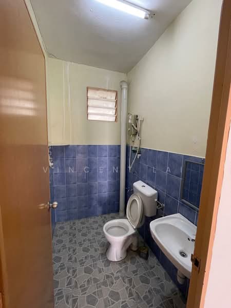 2-storey Terraced House for Sale in Bandar Saujana Putra (Tanjong Duabelas) - Vincent Lai - Bathroom - PropertyGuru.com.my