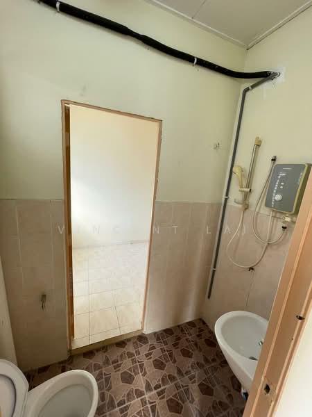 2-storey Terraced House for Sale in Bandar Saujana Putra (Tanjong Duabelas) - Vincent Lai - Bathroom - PropertyGuru.com.my