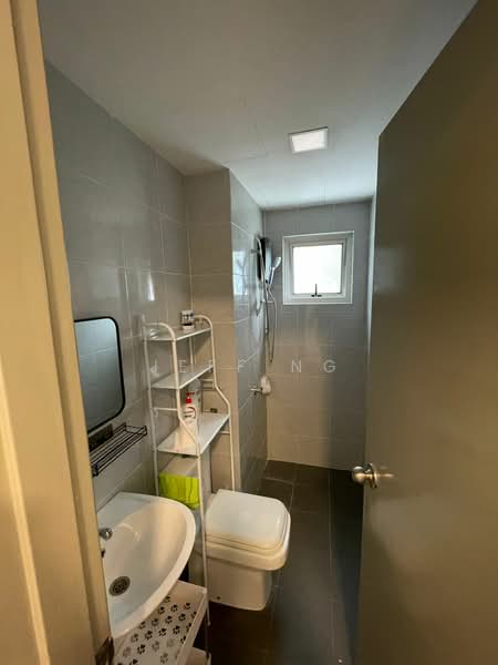 Kondominium untuk Disewa di The Edge Residence - Jeff Ng - Bathroom - PropertyGuru.com.my