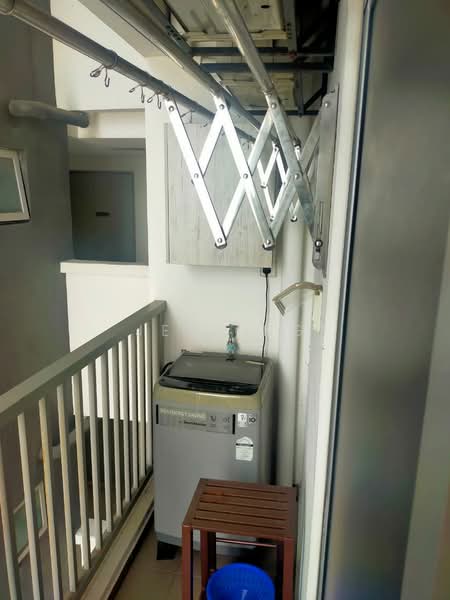 Kondominium untuk Disewa di The Edge Residence - Jeff Ng - Balcony - PropertyGuru.com.my