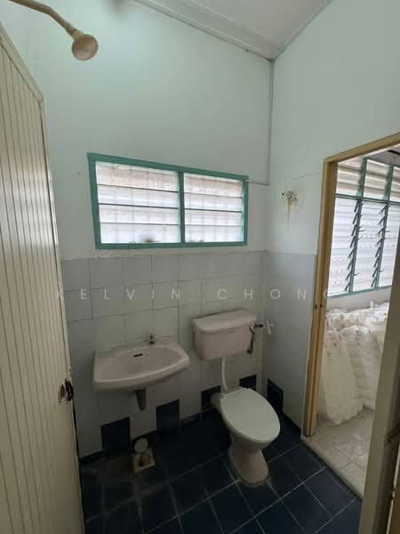 2-storey Terraced House for Rent in Medan Lapangan Lagenda (Ipoh) - Kelvin Chong - Bathroom - PropertyGuru.com.my