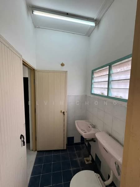 2-storey Terraced House for Rent in Medan Lapangan Lagenda (Ipoh) - Kelvin Chong - Bathroom - PropertyGuru.com.my