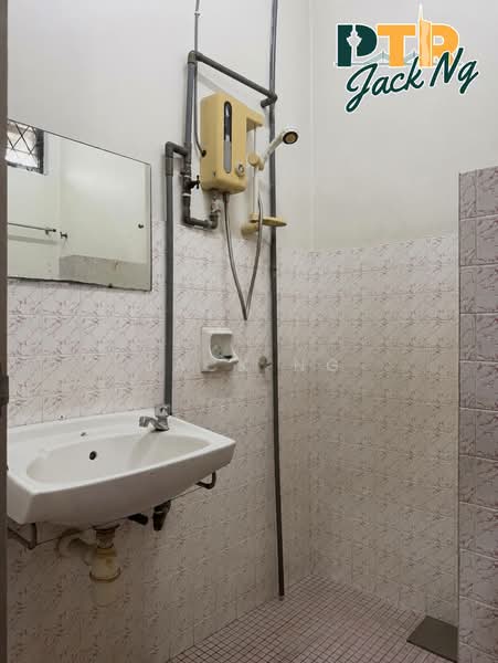 Rumah Teres 2 Tingkat untuk Dijual di Taman Inderawasih (Perai) - Jack Ng - Bathroom - PropertyGuru.com.my