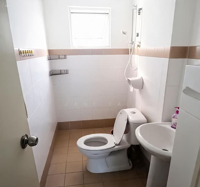 Servis Apartment untuk Dijual di The Heron Residency - Jane Lai - Bathroom - PropertyGuru.com.my