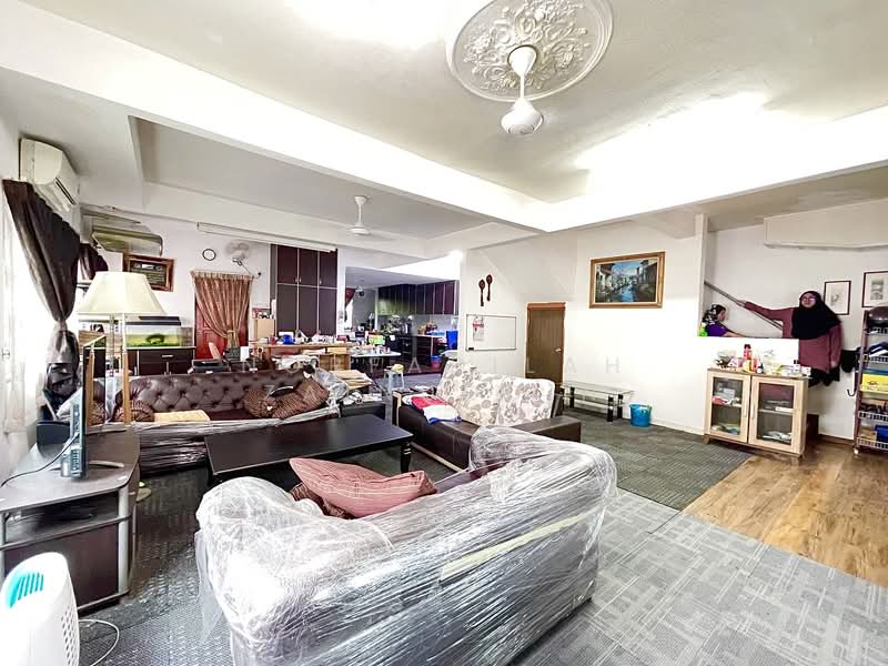 2.5-storey Terraced House for Sale in Puncak Alam (Selangor) - NORFADILAH ZAINUDDIN - Living Room - PropertyGuru.com.my