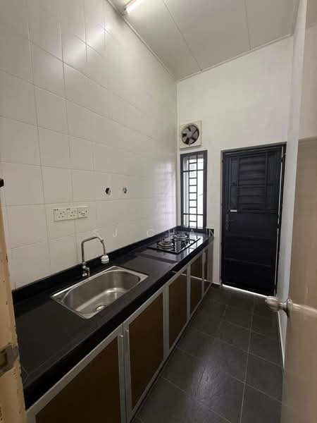 Rumah Teres 2 Tingkat untuk Disewa di Taman Setia Indah (Tebrau) - SJ CHAN - Kitchen - PropertyGuru.com.my