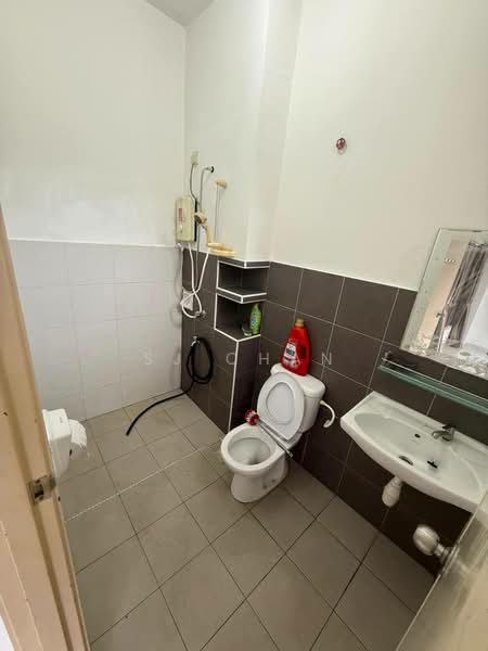 Rumah Teres 2 Tingkat untuk Disewa di Taman Setia Indah (Tebrau) - SJ CHAN - Bathroom - PropertyGuru.com.my