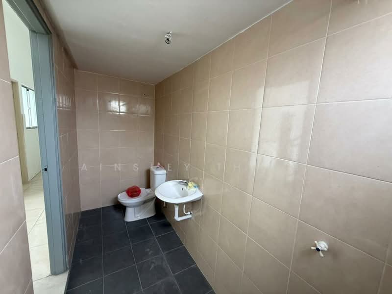 Terraced House for Sale in Taman Meru (Ipoh) - Ainsley Thong - Bathroom - PropertyGuru.com.my