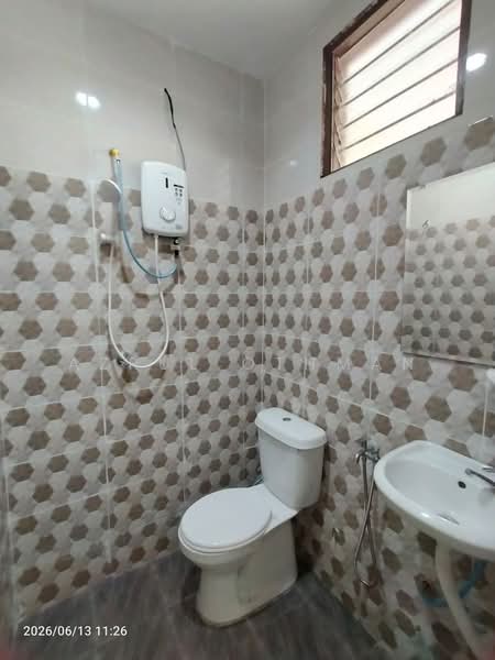 Rumah Teres 1 Tingkat untuk Dijual di Taman Politeknik (Telok Kemang) - Azrul Othman - Bathroom - PropertyGuru.com.my