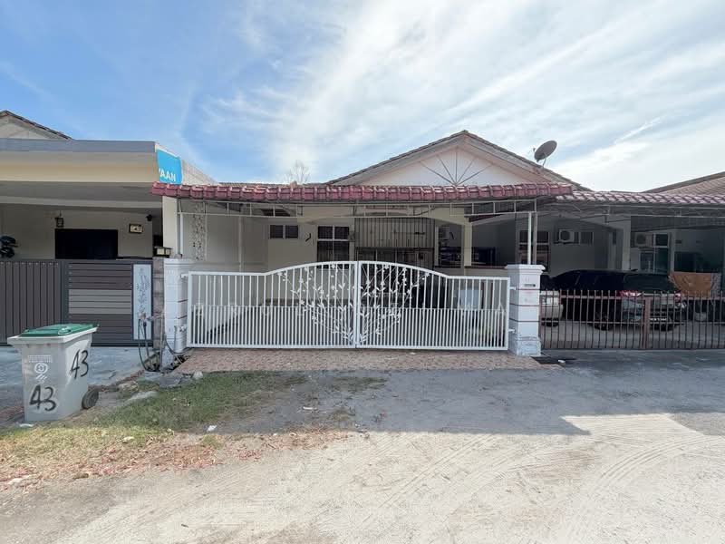 Rumah Teres 1 Tingkat untuk Dijual di Taman Bukit Chedang (Seremban) - Azrul Othman - Exterior - PropertyGuru.com.my