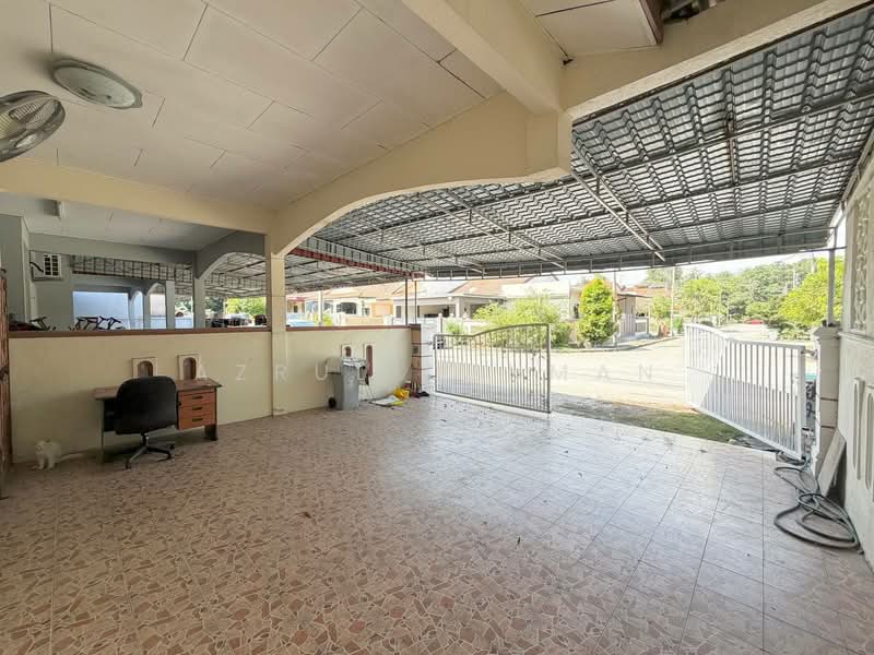 Rumah Teres 1 Tingkat untuk Dijual di Taman Bukit Chedang (Seremban) - Azrul Othman - Exterior - PropertyGuru.com.my